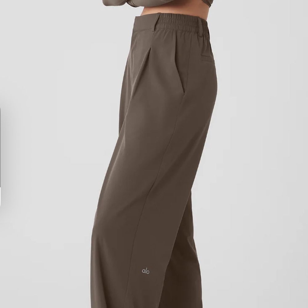 Alo Yoga High Waist Pursuit Trouser - Olive Tree - Picture 3 of 4